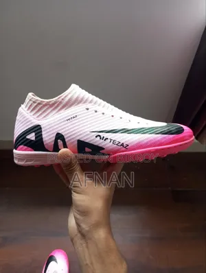 Niteaz Football Turf Shoes – Pink/White – Excellent Condition