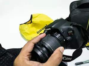 Canon Eos Kiss X5 DSLR Camera + Full Accessor