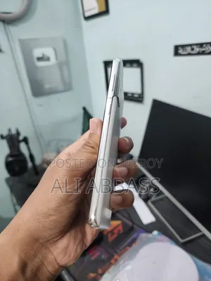 স্যামসাং গ্যালাক্সি এস২১ ৫জি ২৫৬ জিবি হোয়াইট