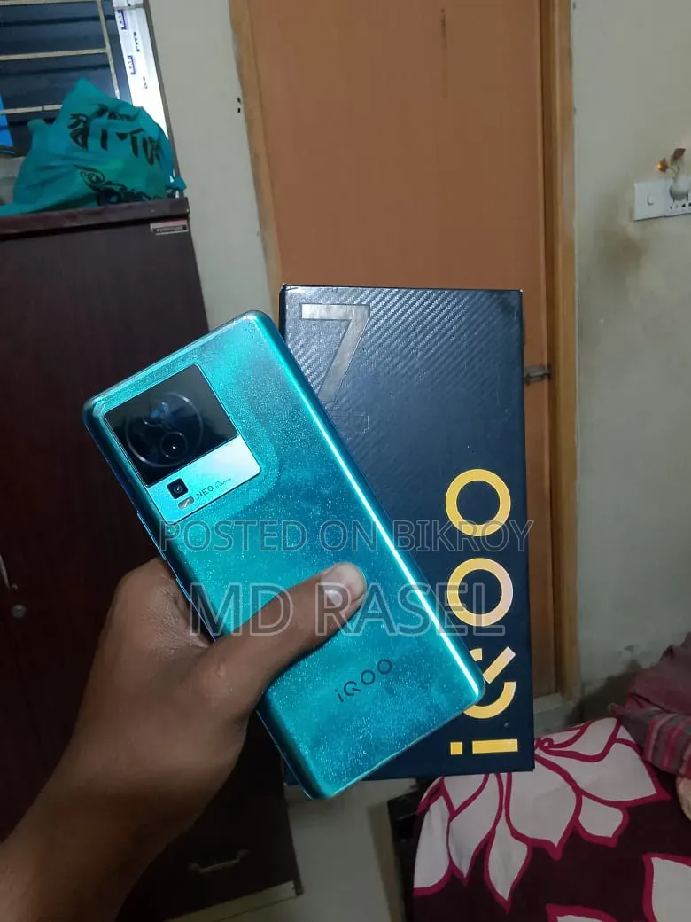 আইকিউওও ১২৮ জিবি ব্লু