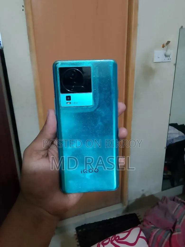 আইকিউওও ১২৮ জিবি ব্লু