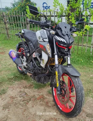 ইয়ামাহা আর১৫ ভি৩ ২০২২ হোয়াইট
