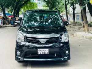 নতুন টয়োটা নোহা ২০১২ কালো