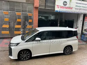 Toyota Noah 2024 Pearl