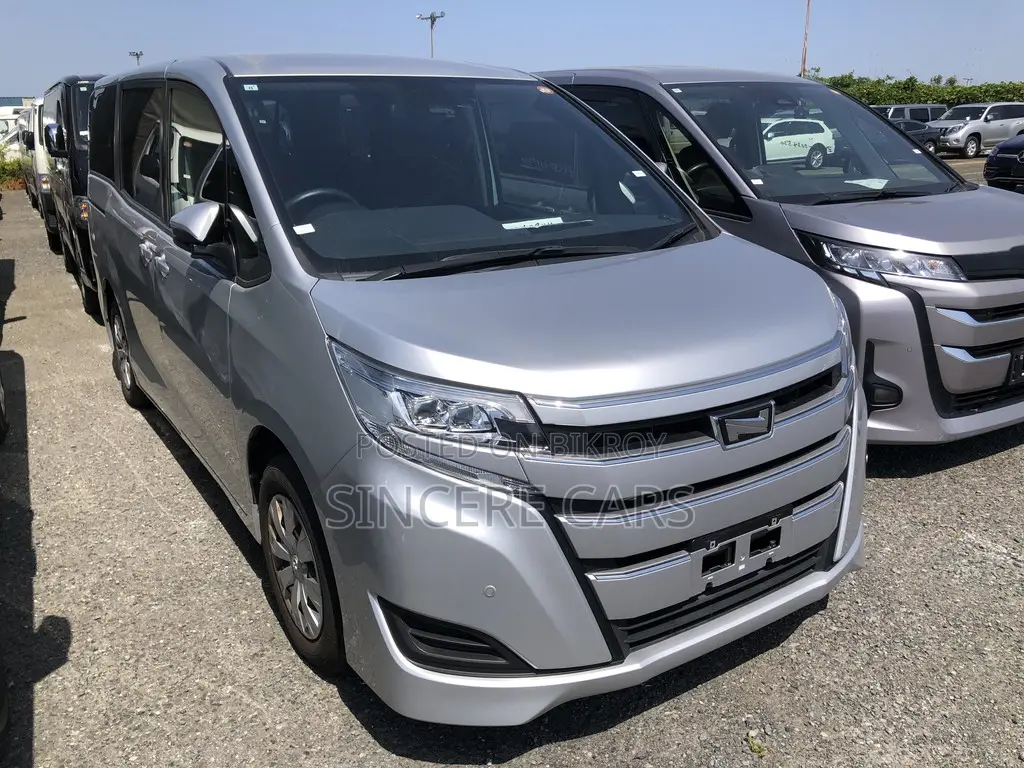 Toyota Noah 2021 Silver