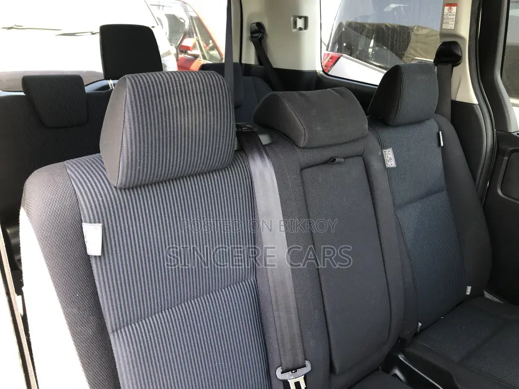 Toyota Noah 2021 Silver