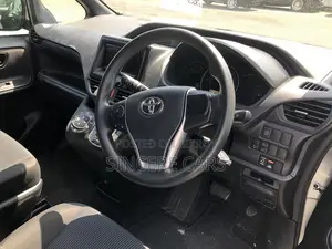 Toyota Noah 2021 Silver