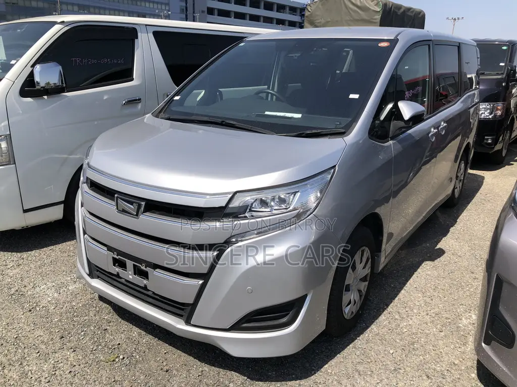 Toyota Noah 2021 Silver