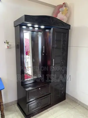 আলমারি বিক্রি করা হবে।