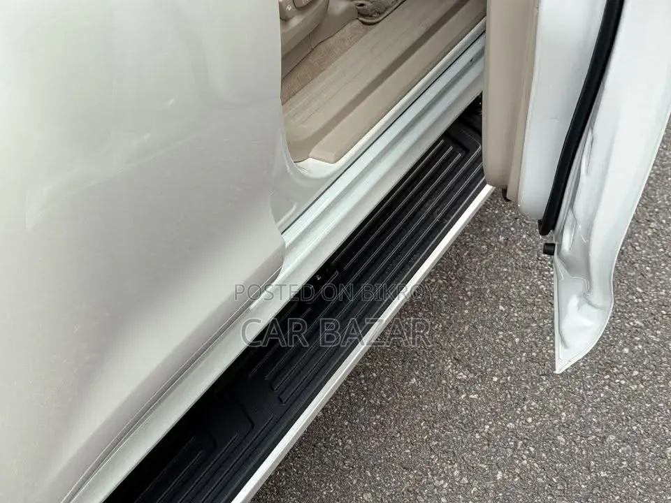 Toyota Land Cruiser Prado 2.7 2023 Pearl