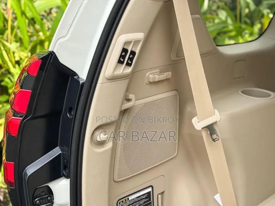 Toyota Land Cruiser Prado 2.7 2023 Pearl