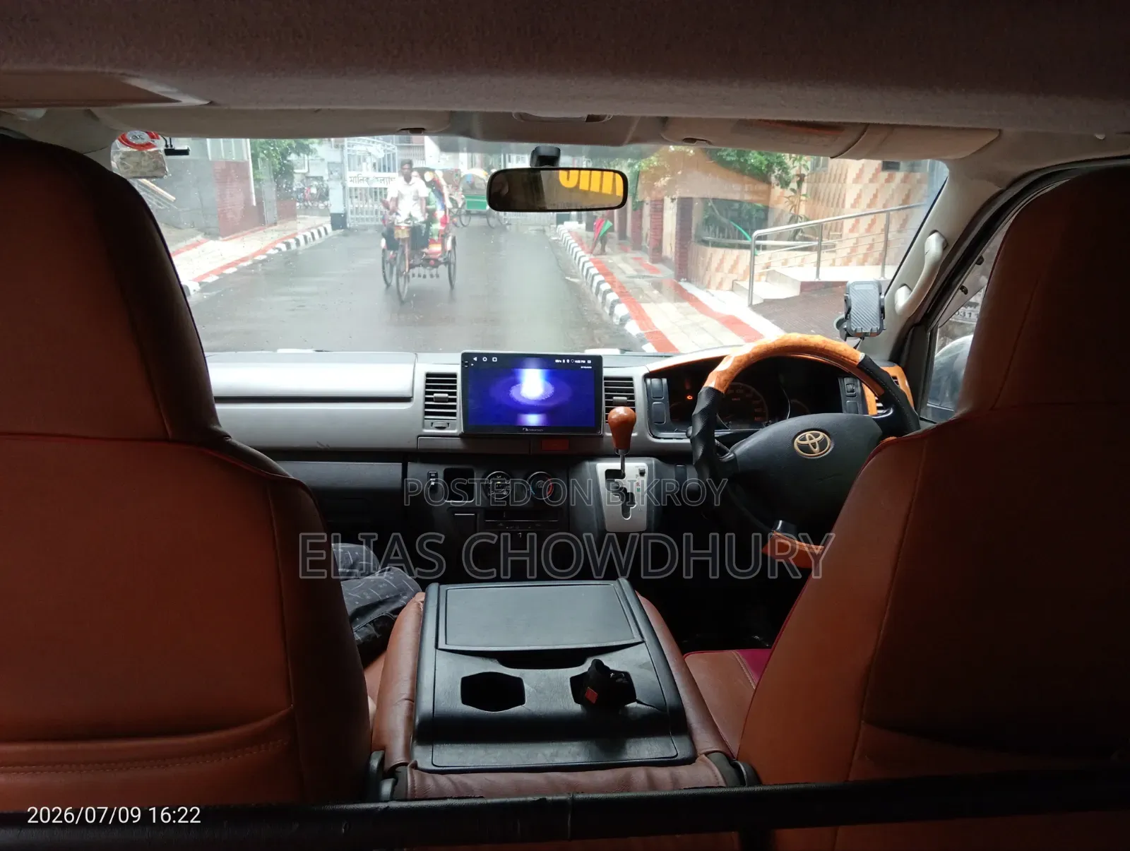 Toyota HiAce 2012 Black