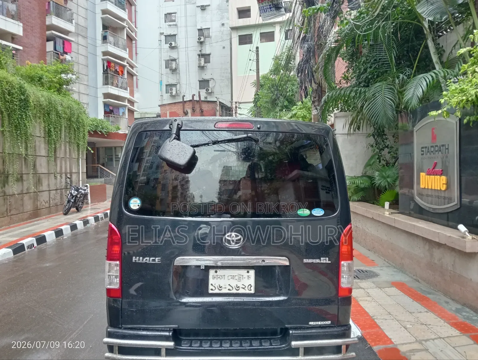 Toyota HiAce 2012 Black