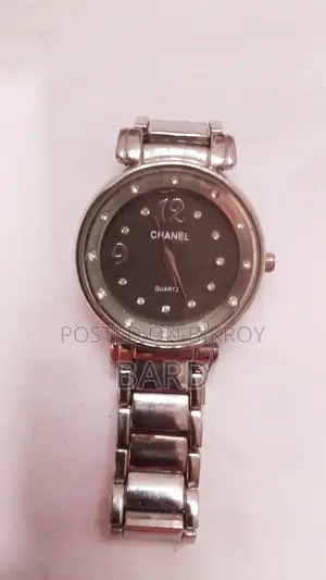 Elegant Chanel (Quartz) Mid-Size Unisex Vintage Watch - Full Serviced