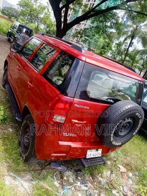 মাহিন্দ্র এক্সইউভি৫০০ ২০১৭ লাল