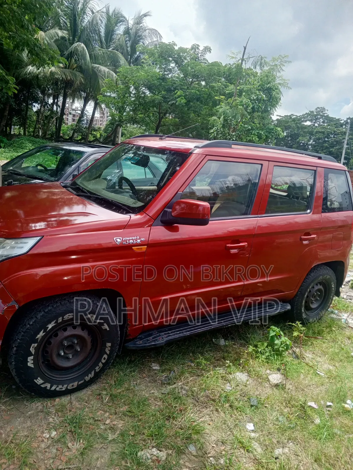 মাহিন্দ্র এক্সইউভি৫০০ ২০১৭ লাল
