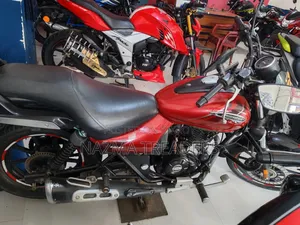 বাজাজ অ্যাভেঞ্জার ১৬০ স্ট্রিট ২০২২ লাল