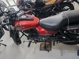 বাজাজ অ্যাভেঞ্জার ১৬০ স্ট্রিট ২০২২ লাল