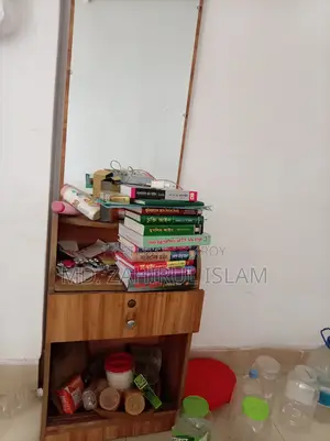 ড্রেসিং টেবিল