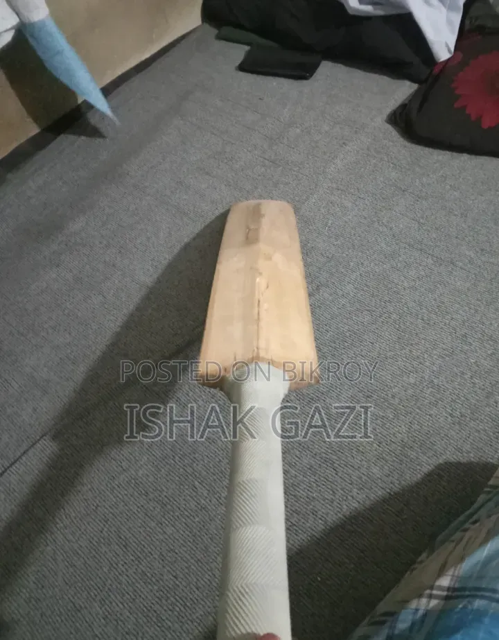 কাঠের বলের ক্রিকেট ব্যাট