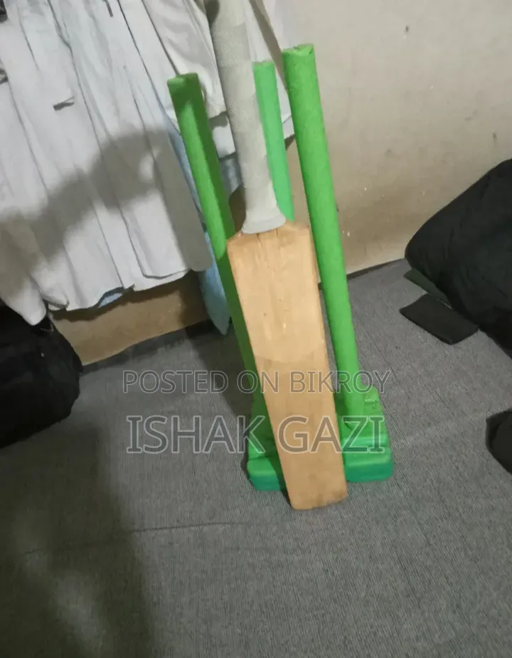 কাঠের বলের ক্রিকেট ব্যাট