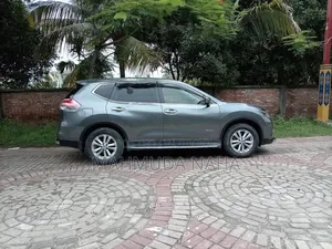 নিসান এক্স-ট্রেইল ২০১৬ গ্রে