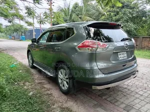 নিসান এক্স-ট্রেইল ২০১৬ গ্রে