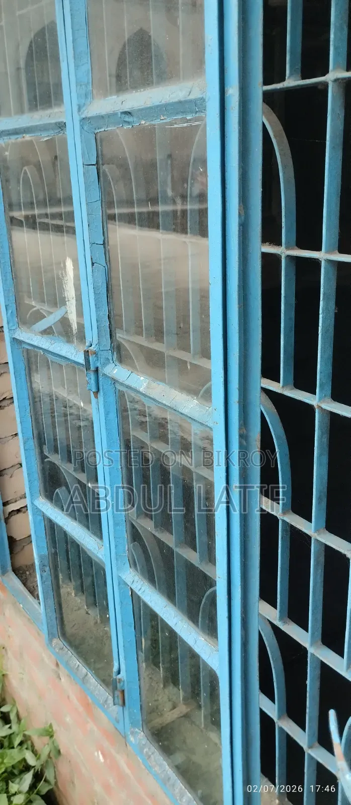 ব্যবহার করা জানালা