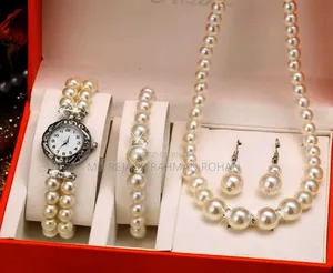 মেয়েদের গিফ্টবক্স
