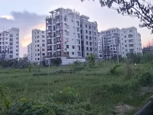 এন-ব্লক||১৮ কাঠা||২০০ ফিটের কাছে||বসুন্ধরা আর/এ-তে বিক্রয়ের জন্য প্লট