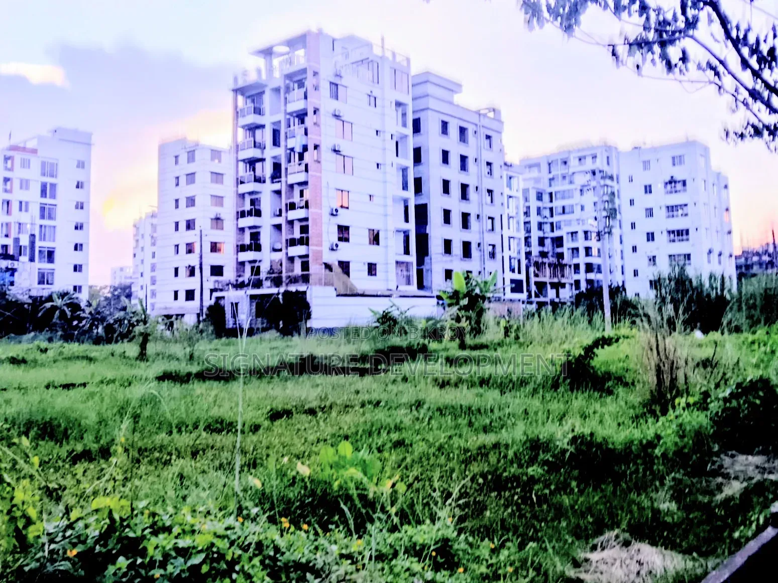 এন-ব্লক||১৮ কাঠা||২০০ ফিটের কাছে||বসুন্ধরা আর/এ-তে বিক্রয়ের জন্য প্লট