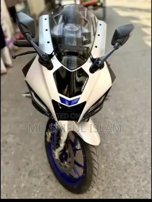 ইয়ামাহা আর১৫ ভি৩ ২০২২ সিলভার