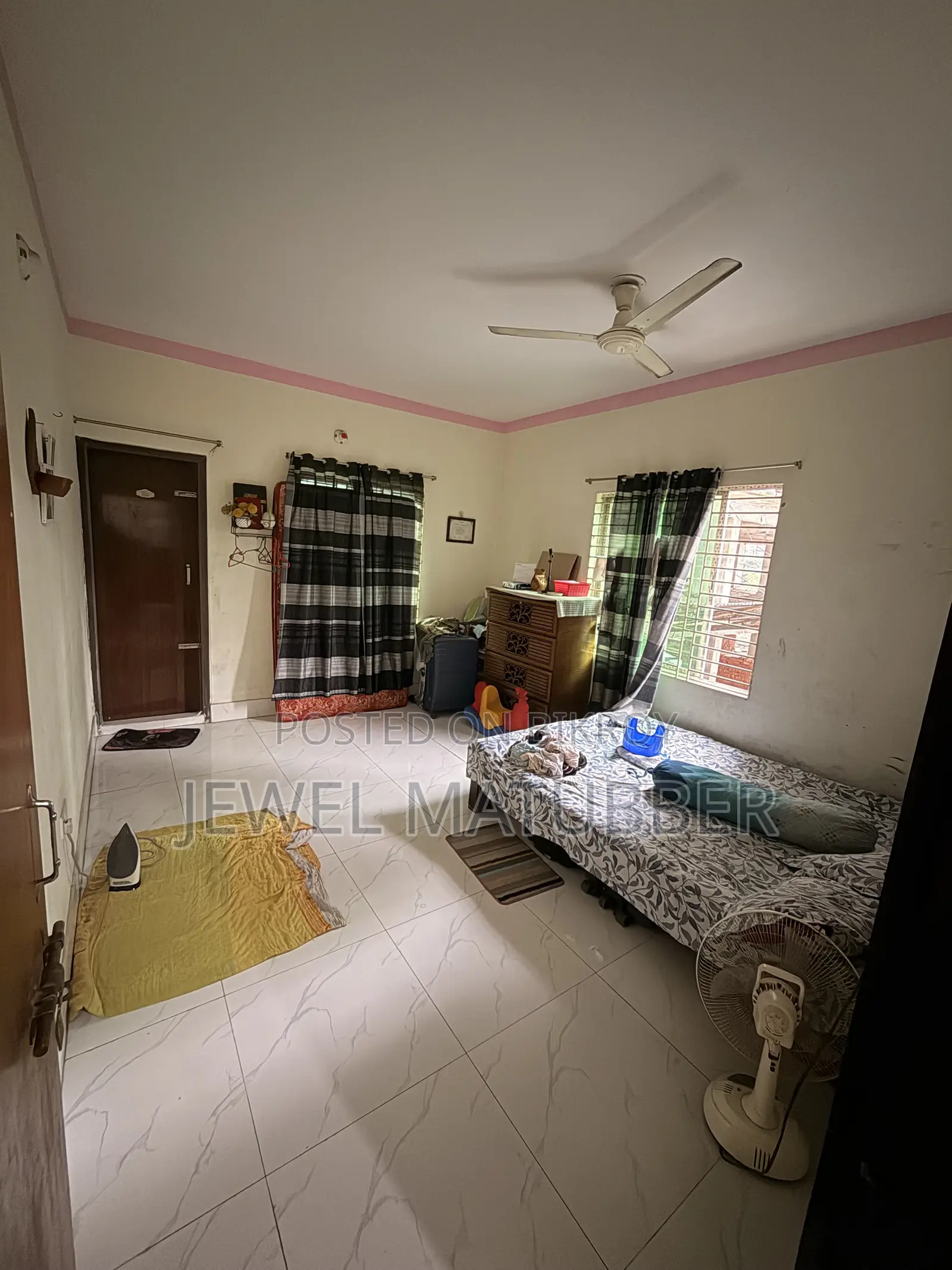 3bdrm Apartment in Matubber Vila, Banasree for Rent
