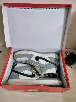 Sneakers - Nike (High Neck)