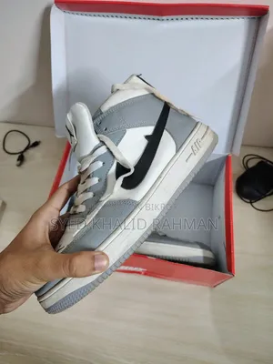 Sneakers - Nike (High Neck)