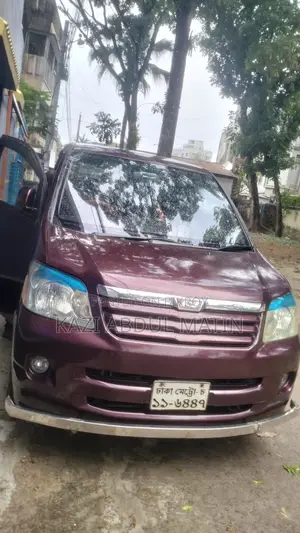 Toyota Noah 2003 Maroon
