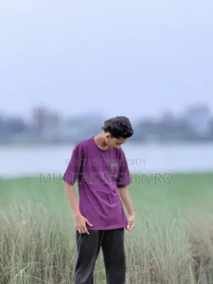 ড্রপ শোল্ডার টি-শার্ট