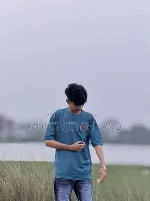 ড্রপ শোল্ডার টি-শার্ট