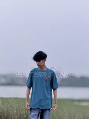 ড্রপ শোল্ডার টি-শার্ট