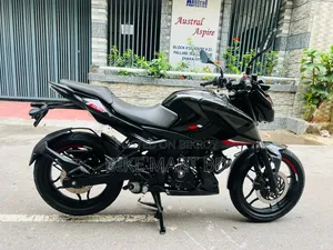 বাজাজ পালসার এন১৬০ ২০২৪ ব্ল্যাক