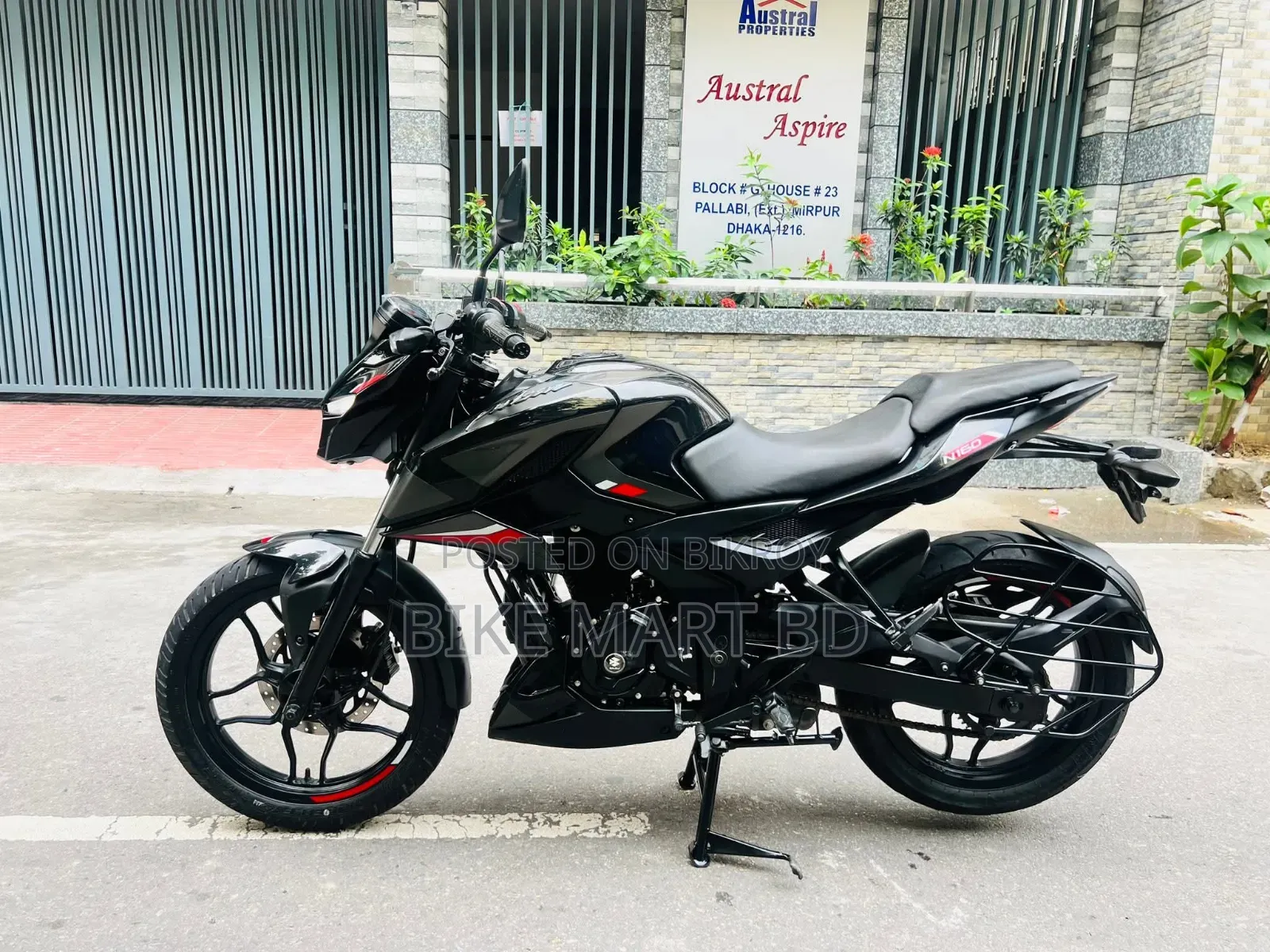 বাজাজ পালসার এন১৬০ ২০২৪ ব্ল্যাক