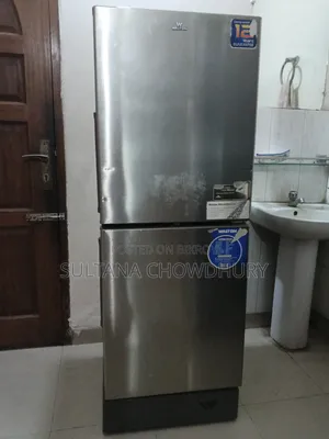 ওয়ালটন রেফ্রিজারেটর ১৭৬ লিটার (২১৩ লিটার গ্রস) – ৩.৫ বছর ব্যবহৃত