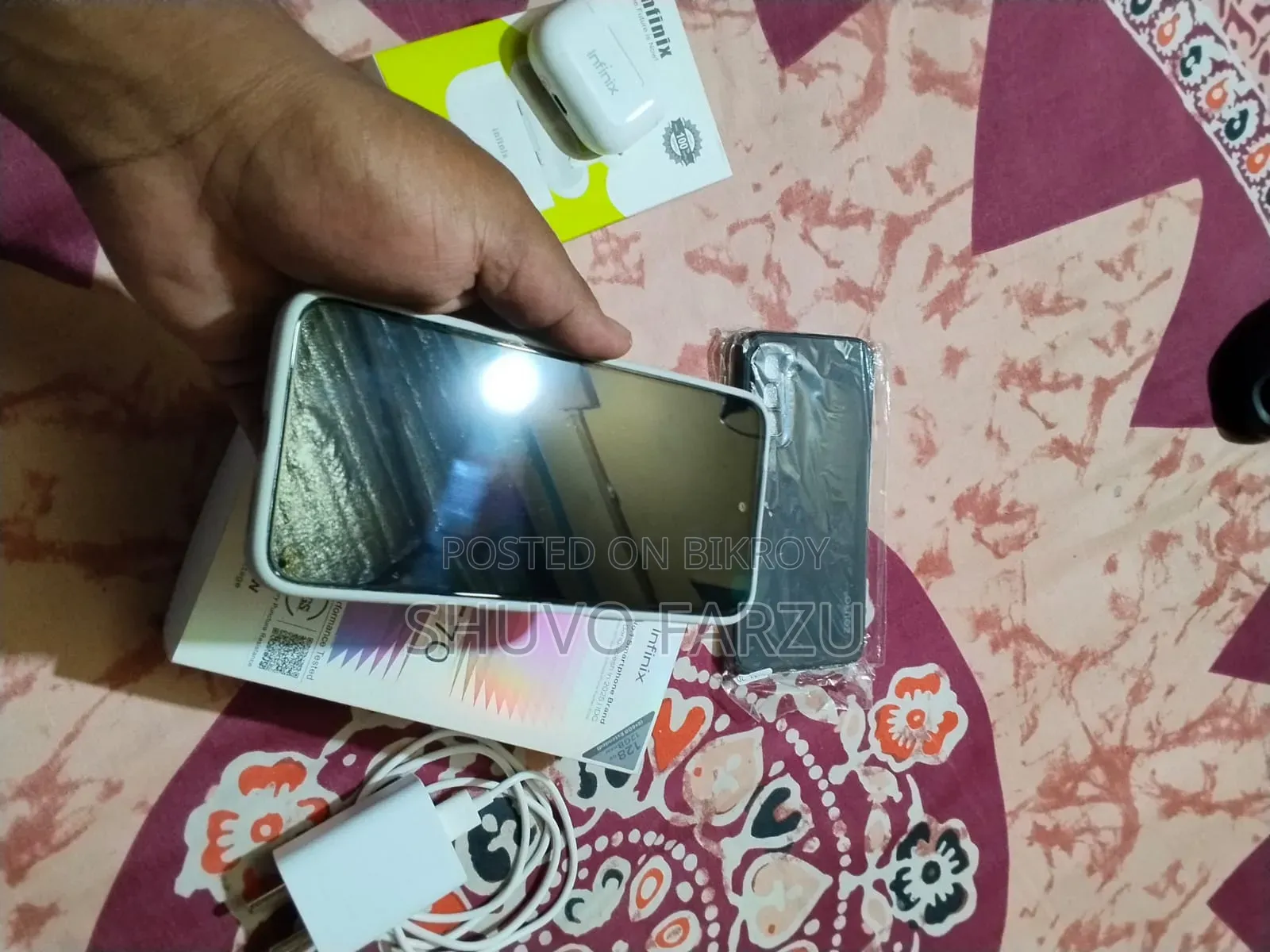 Infinix Hot 70 128 GB Silver