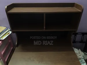 রিডিং টেবিল