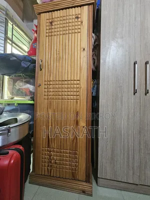 ব্যবহৃত আসবাবপত্র: ওয়ারড্রোব এবং আলমারি