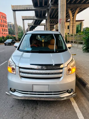 Toyota Noah 2.0 143hp AWD (7 Seater) 2010 Silver