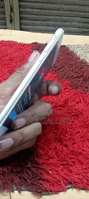 Apple iPhone 6s 64 GB Gold