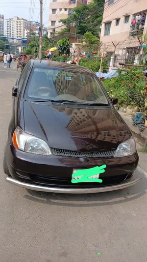 Toyota Platz 2000
