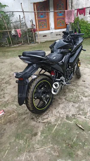 সুজুকি জিক্সার মনোটোন ২০২৫ কালো