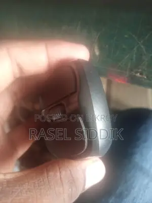 A state-of-the-art smart mouse that runs on pencil batteries.